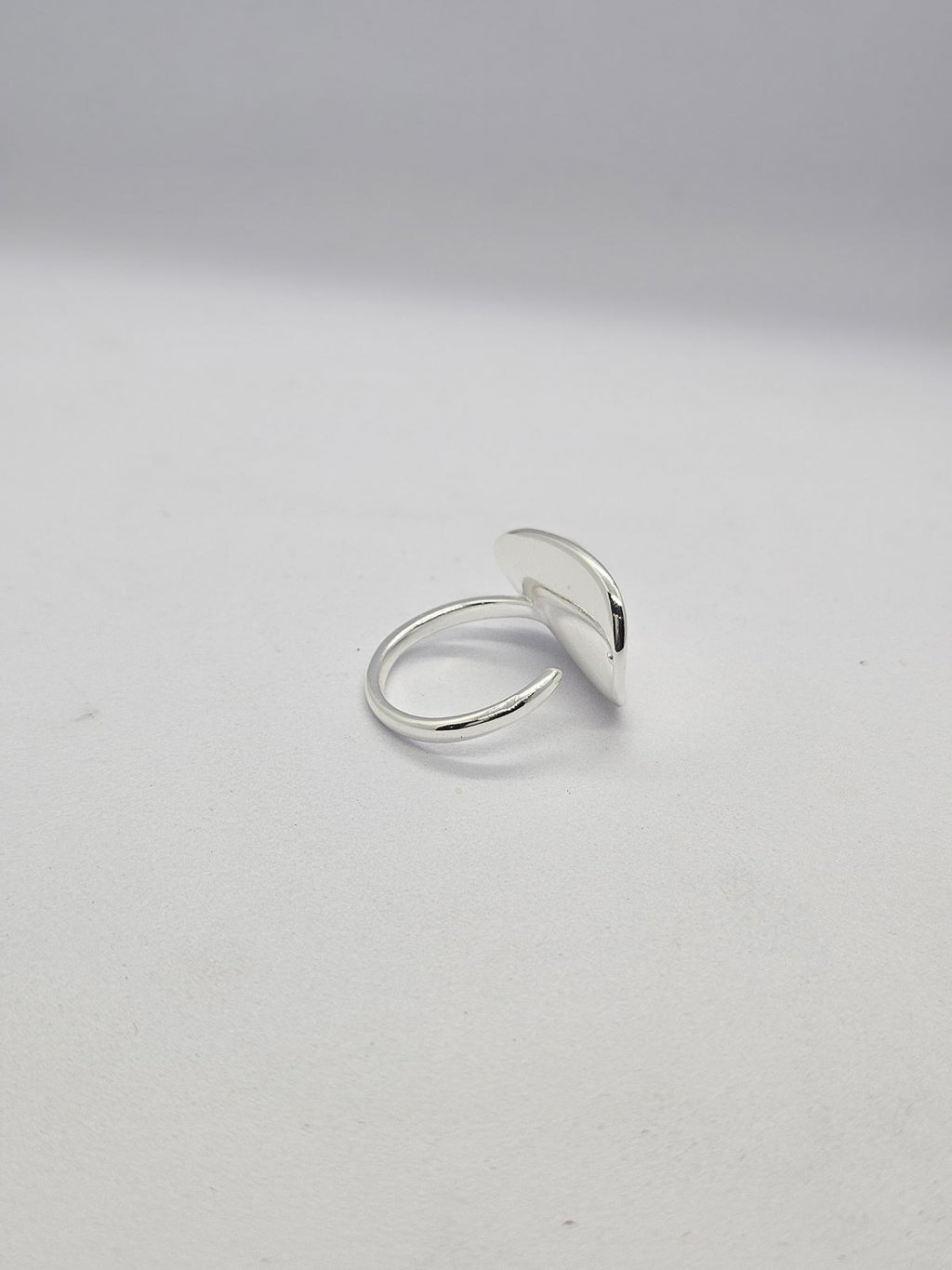 Pearl ring silver ice-matt petal