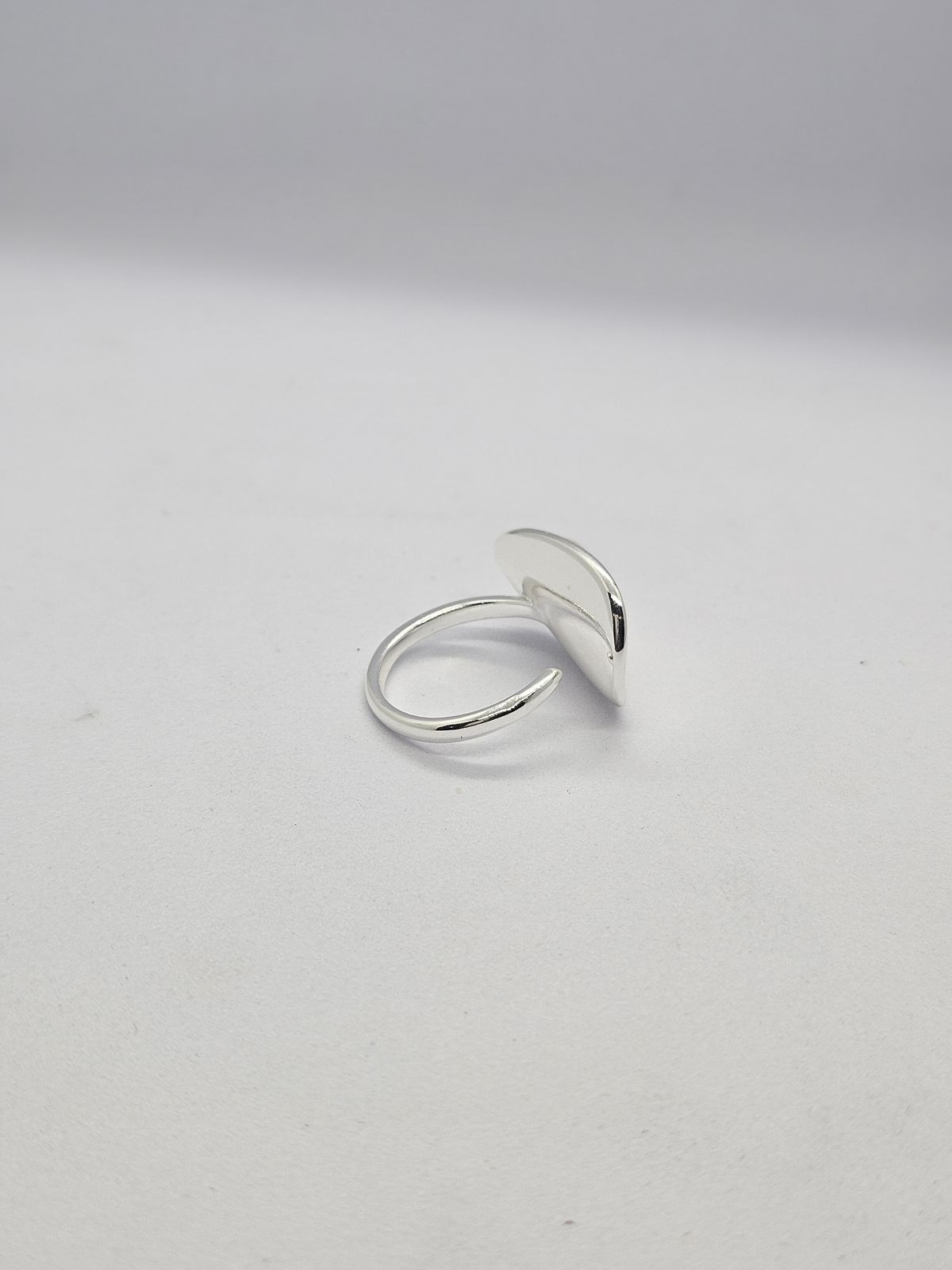 Pearl ring silver ice-matt petal