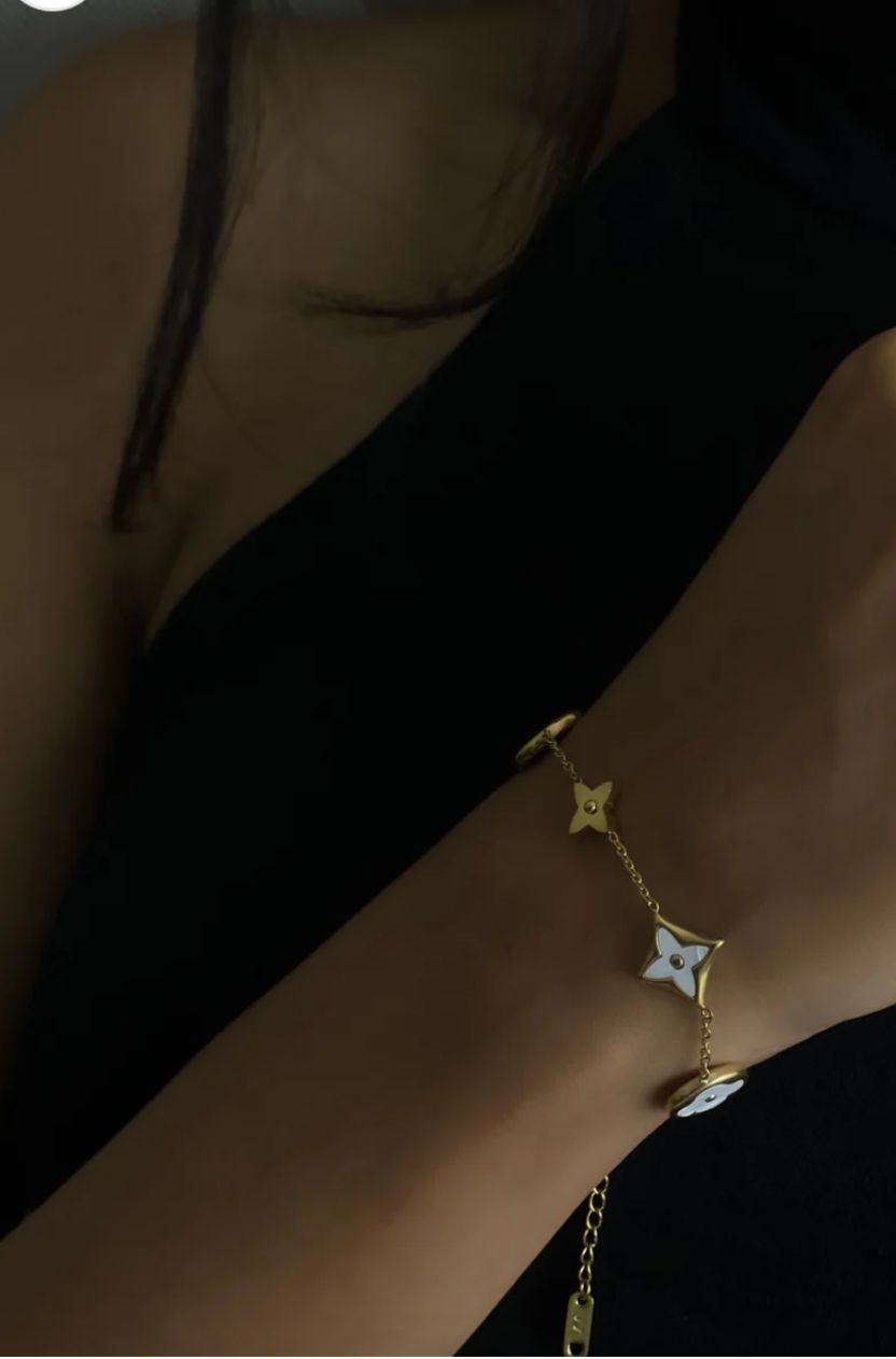 Fleur Harmony Golden Bracelet